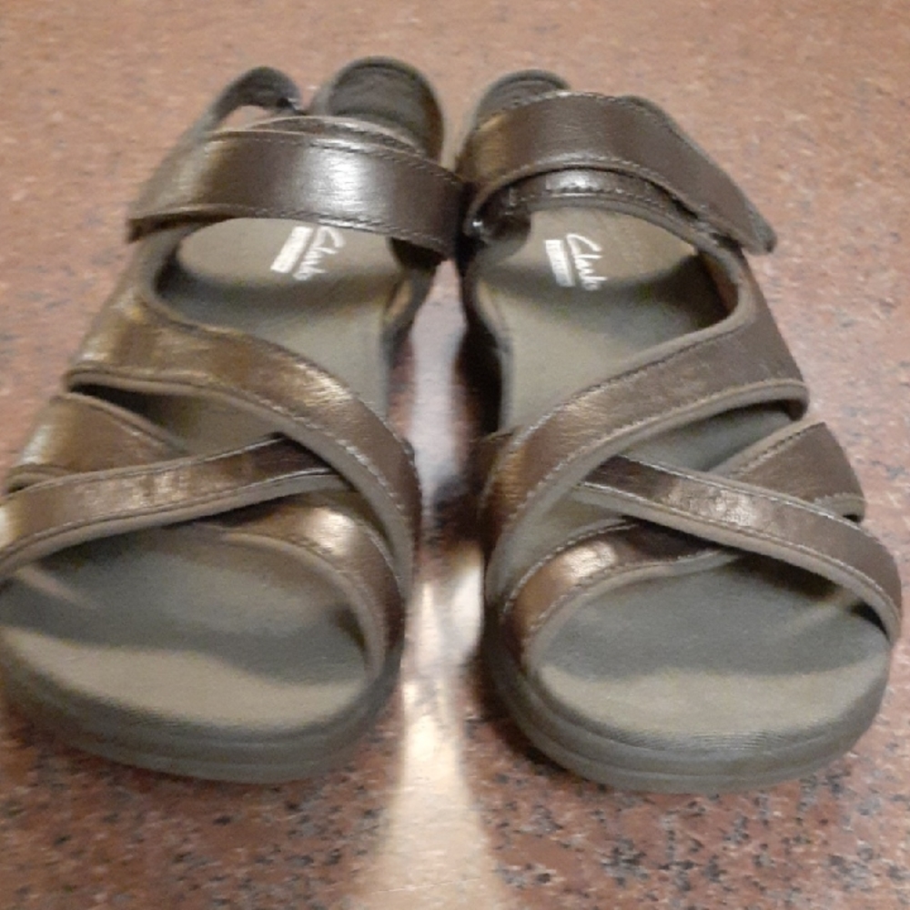 Clarks brand new! Leather Strappy Women's Sandals  pewter-gray  8w